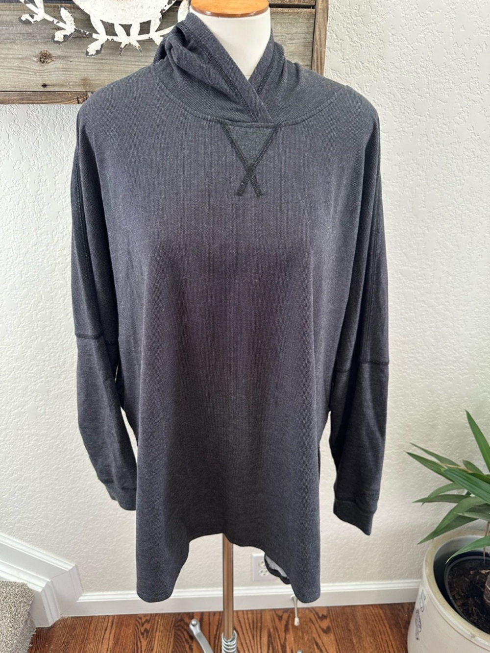 The North Face‎ Charcoal Gray Hooded Sweatshirt pullover ladies L